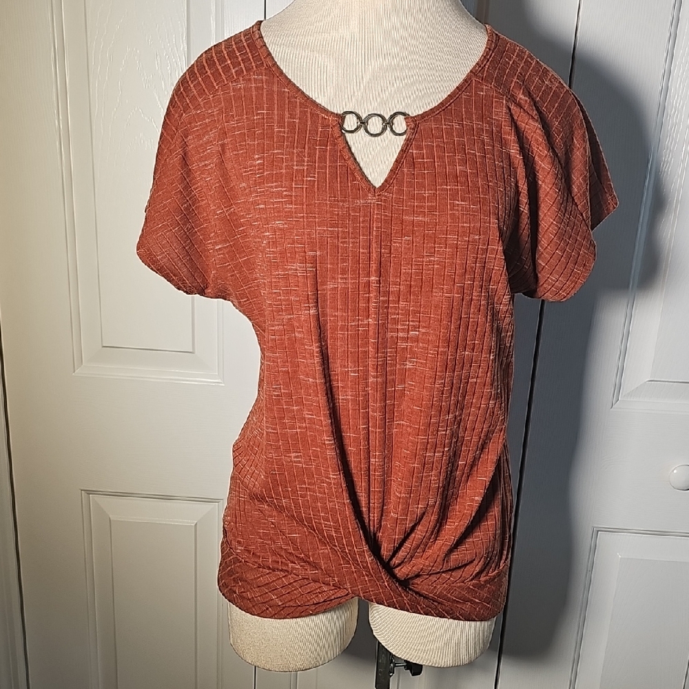 Apt. 9 Rust Color Textured Blouse with‎ Ring Accent. Knot At Bottom. Size Small